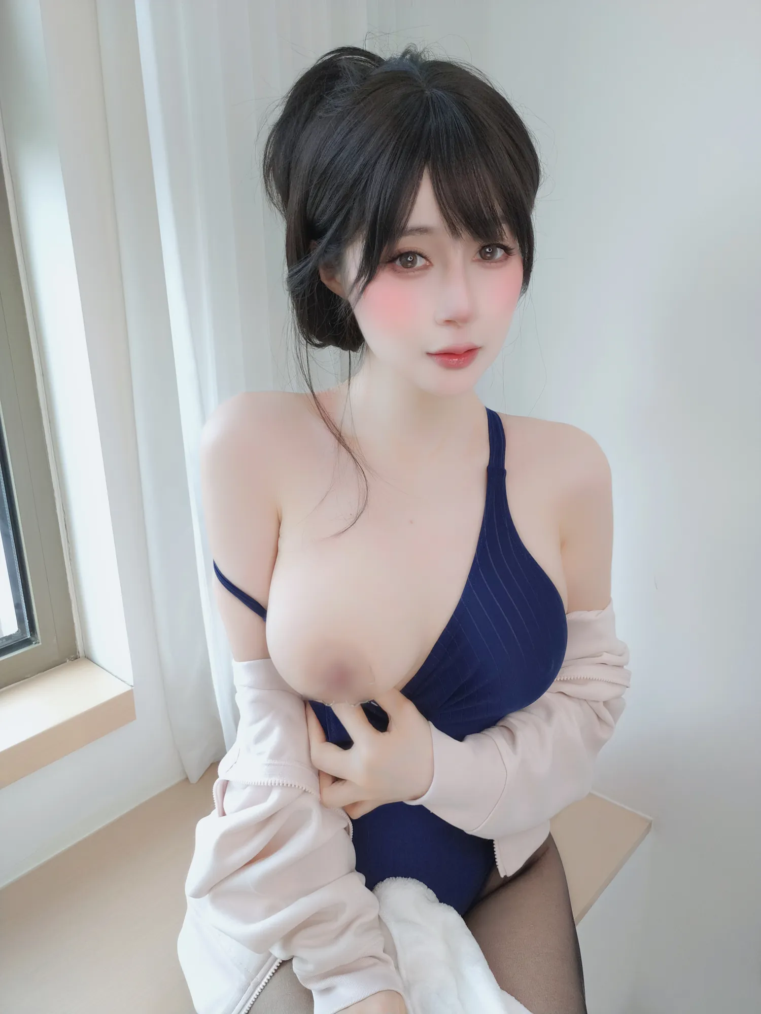 极品模特白银81，黑丝袜美臀诱惑自拍