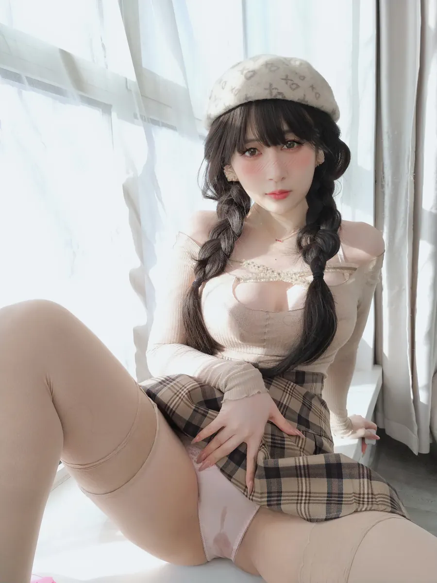 微胖嫩模白银81，肉色丝袜性感诱惑